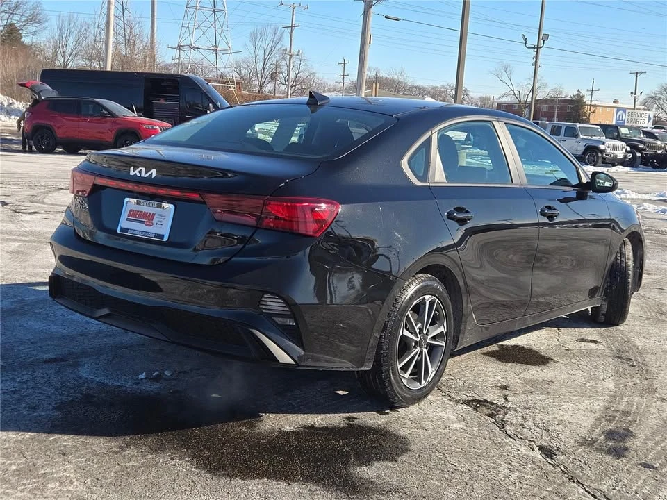 2023 Kia Forte - Image 11 of 20