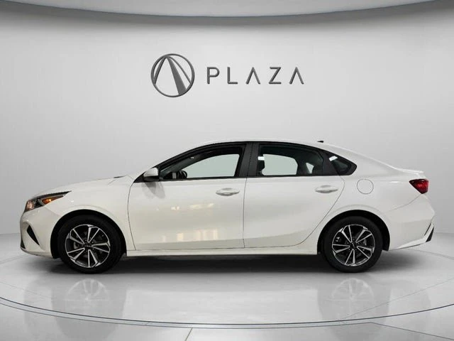 2023 Kia Forte - Image 2 of 20
