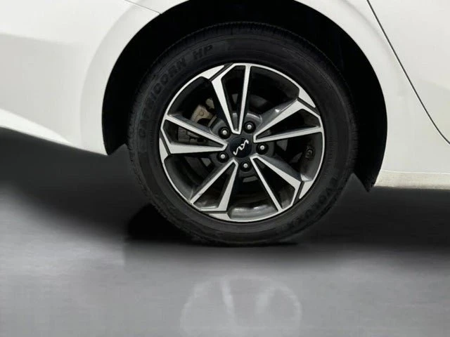 2023 Kia Forte - Image 8 of 20
