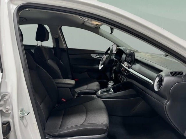 2023 Kia Forte - Image 17 of 20