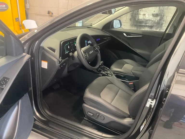 2023 Kia Niro - Image 5 of 8