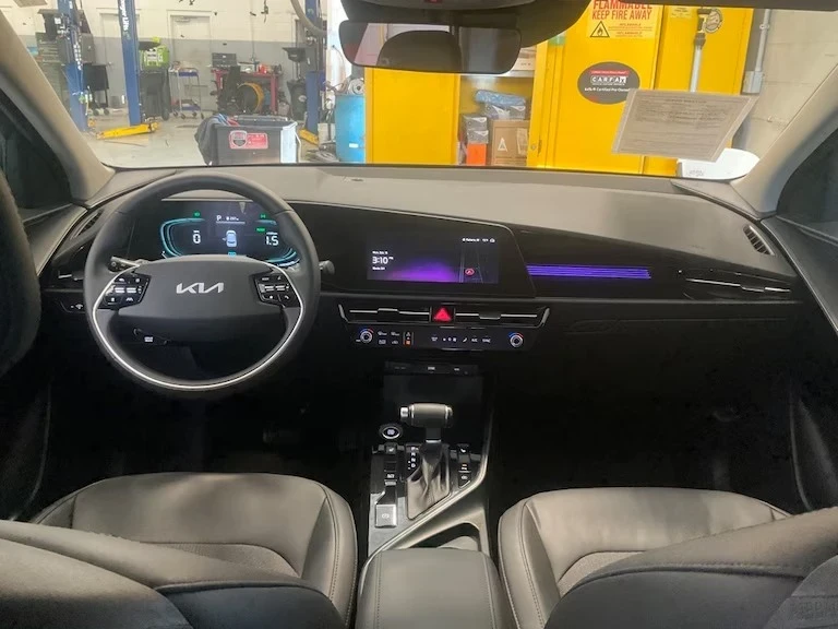 2023 Kia Niro - Image 4 of 8