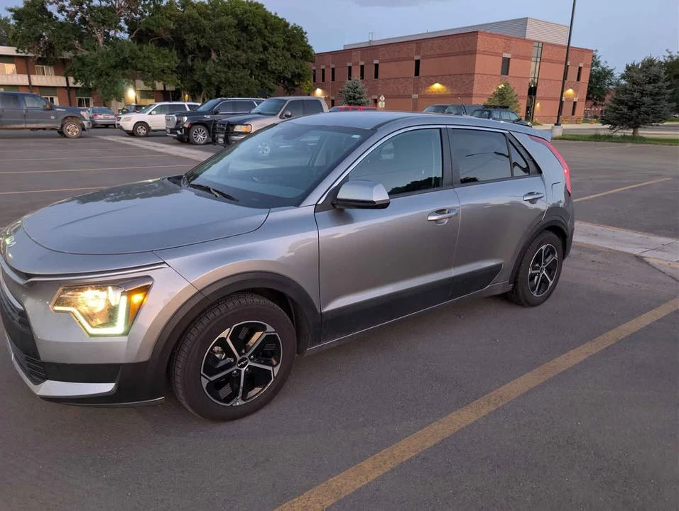 2023 Kia Niro - Image 3 of 7