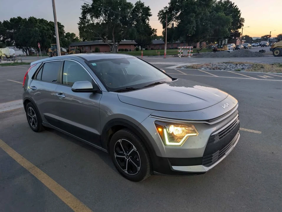 2023 Kia Niro - Image 2 of 7