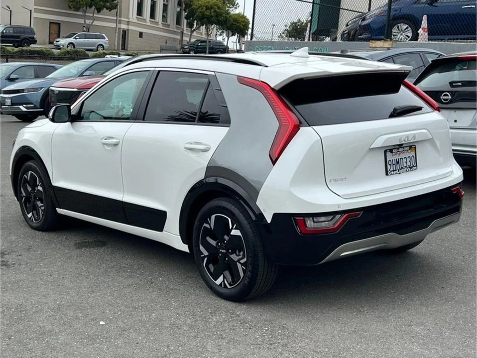 2023 Kia Niro - Image 15 of 20