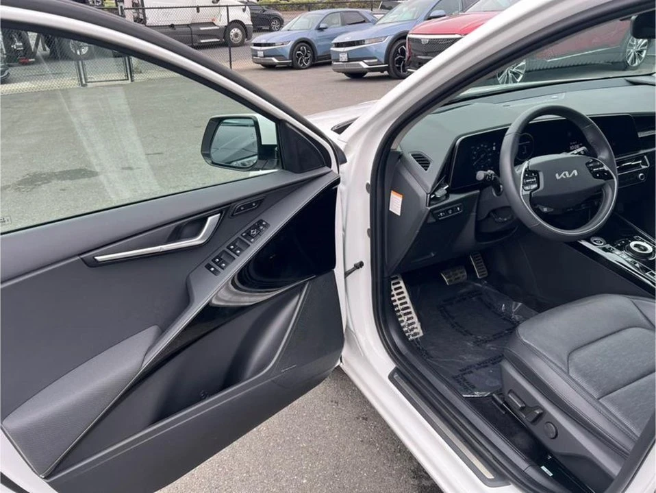 2023 Kia Niro - Image 4 of 20