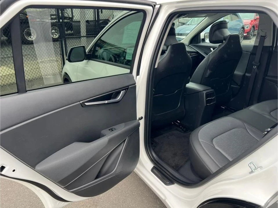 2023 Kia Niro - Image 17 of 20