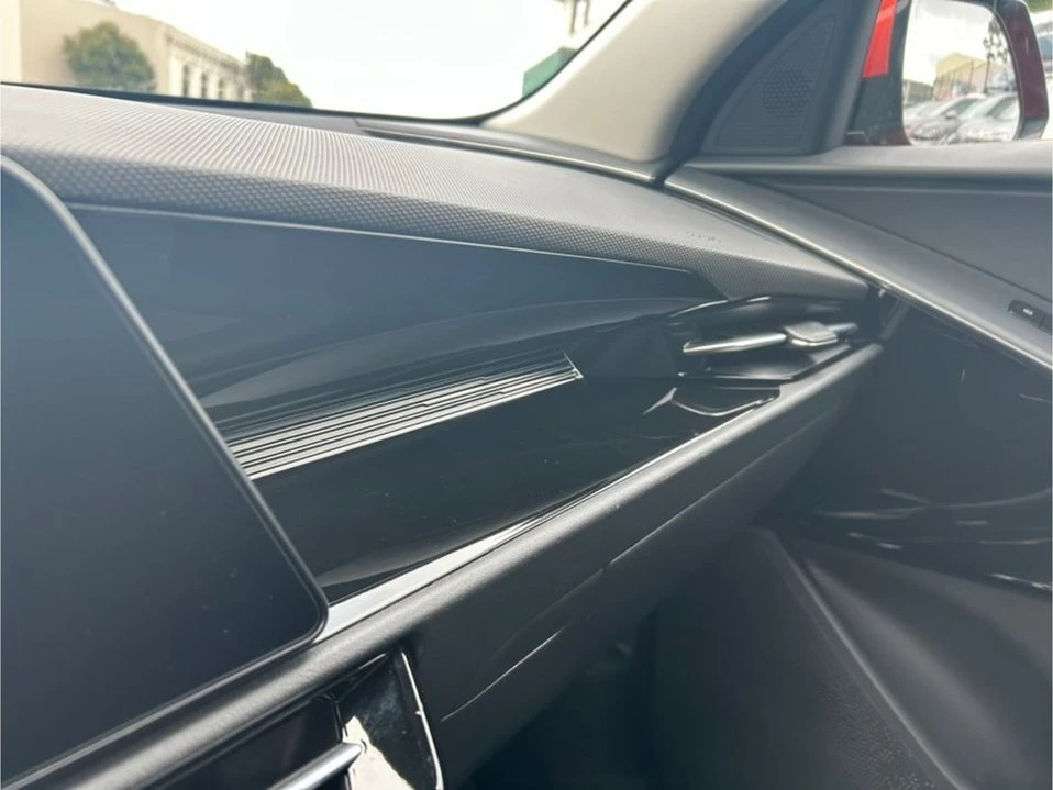 2023 Kia Niro - Image 18 of 20