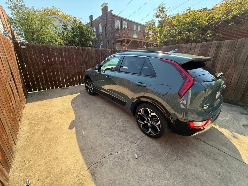 2023 Kia Niro - Image 2 of 13