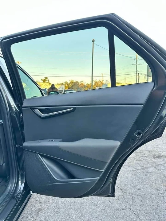 2023 Kia Niro - Image 8 of 12