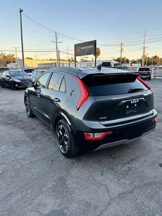2023 Kia Niro - Image 5 of 12