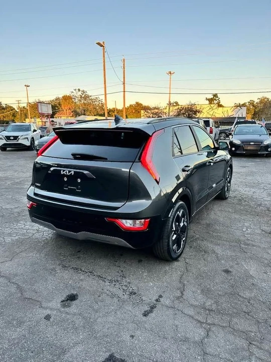 2023 Kia Niro - Image 6 of 12