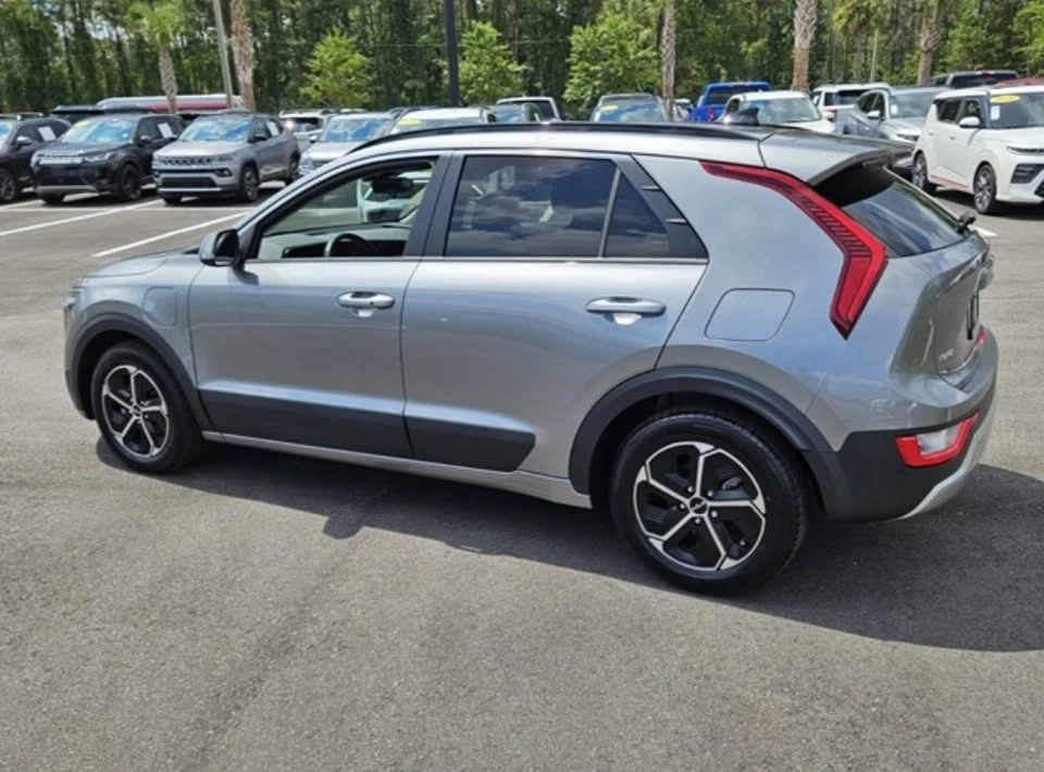 2023 Kia Niro - Image 3 of 11