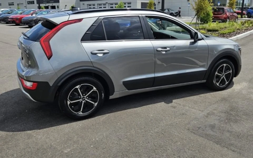2023 Kia Niro - Image 5 of 11