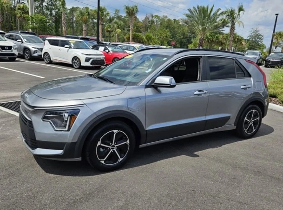 2023 Kia Niro - Image 2 of 11