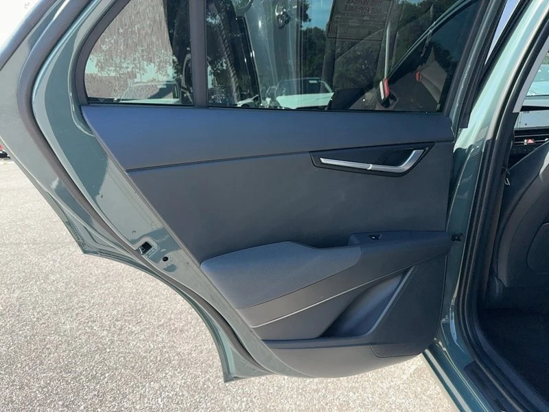 2023 Kia Niro - Image 13 of 19