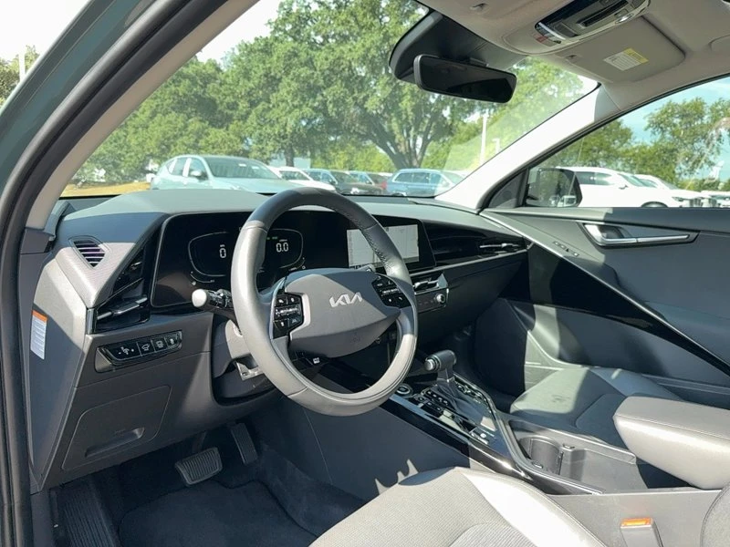 2023 Kia Niro - Image 10 of 19