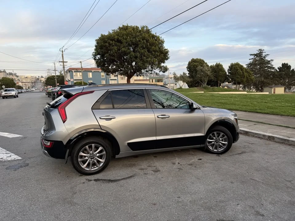 2023 Kia Niro - Image 4 of 12