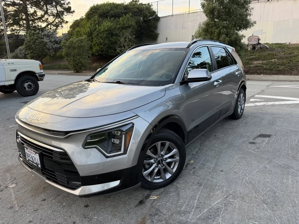 2023 Kia Niro - Image 3 of 12