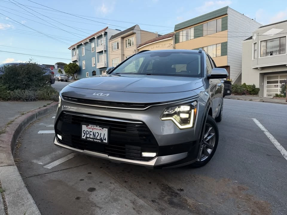 2023 Kia Niro - Image 2 of 12