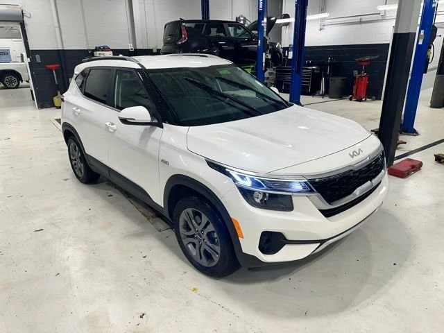 2023 Kia Seltos - Image 2 of 15