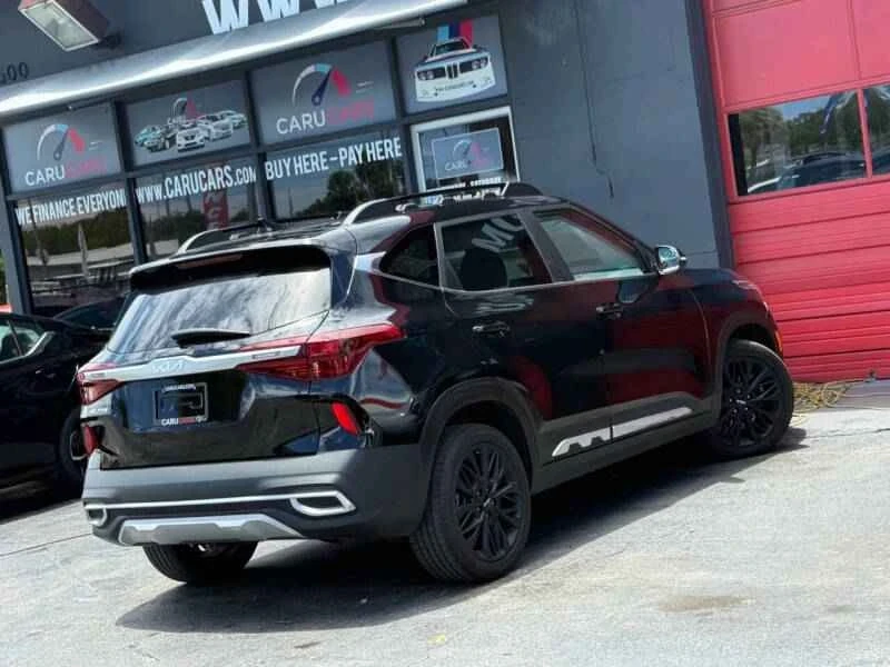2023 Kia Seltos - Image 2 of 5