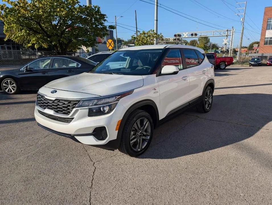 2023 Kia Seltos - Image 2 of 7
