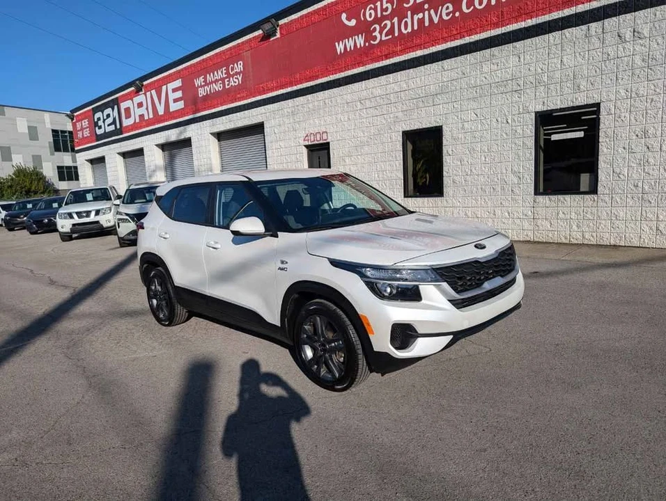2023 Kia Seltos - Image 3 of 7