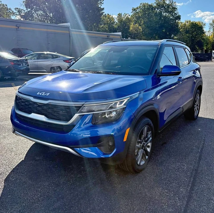 2023 Kia Seltos - Image 2 of 5