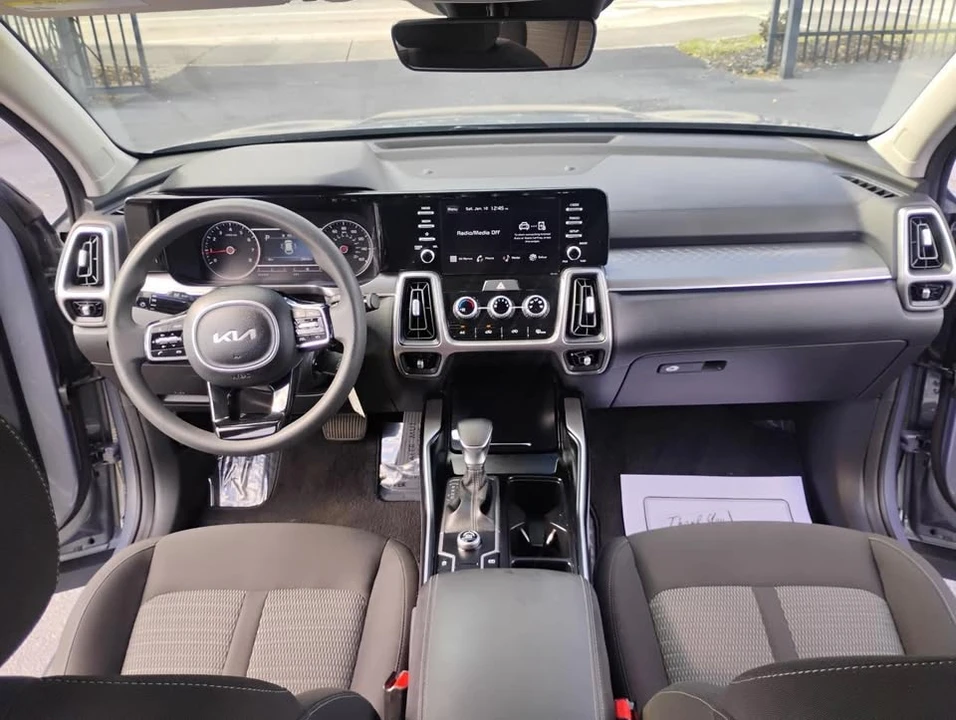 2023 Kia Sorento - Image 15 of 20