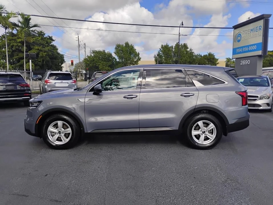 2023 Kia Sorento - Image 2 of 20