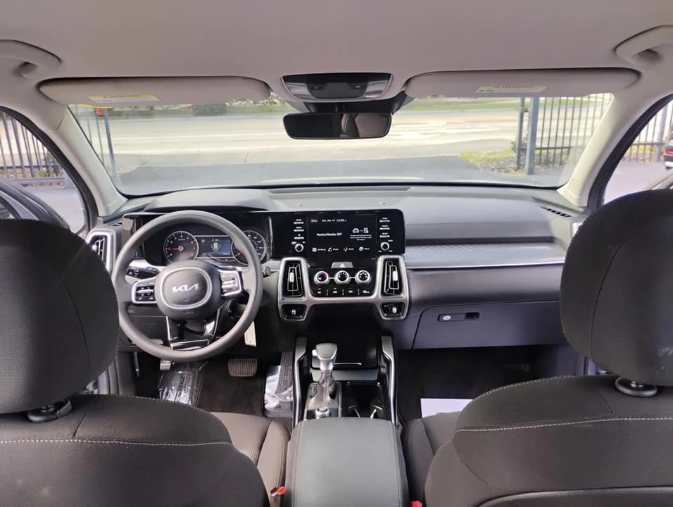 2023 Kia Sorento - Image 14 of 20