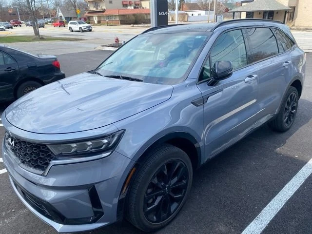 2023 Kia Sorento - Image 2 of 15