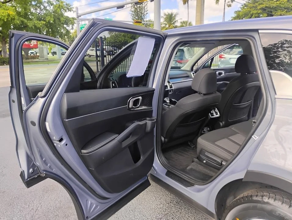2023 Kia Sorento - Image 7 of 20