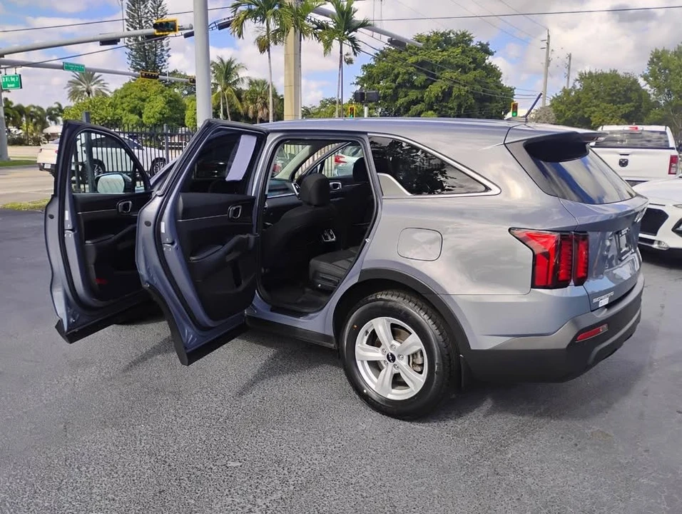 2023 Kia Sorento - Image 4 of 20
