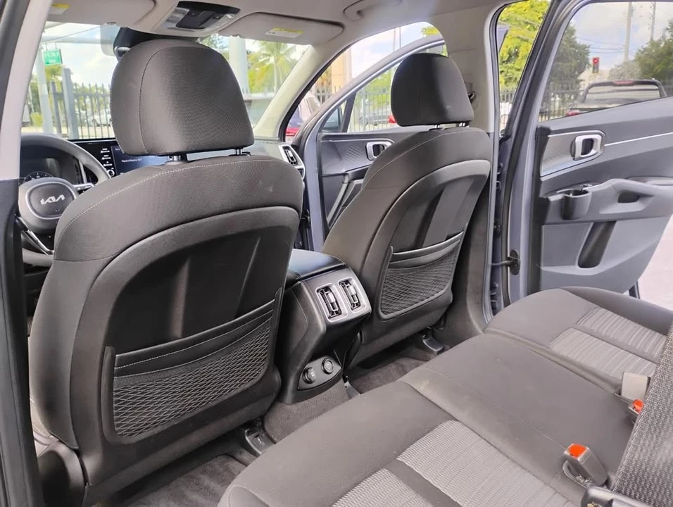 2023 Kia Sorento - Image 10 of 20