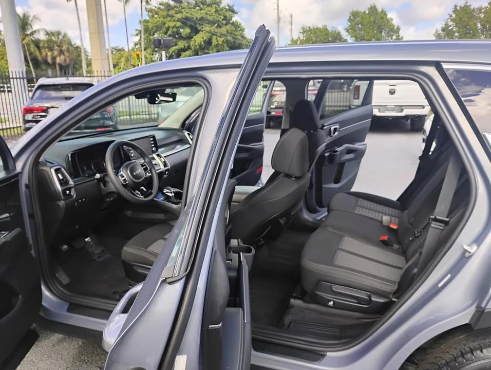 2023 Kia Sorento - Image 6 of 20