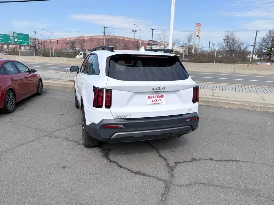 2023 Kia Sorento - Image 2 of 6