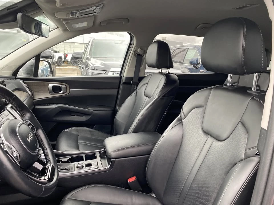 2023 Kia Sorento - Image 9 of 11
