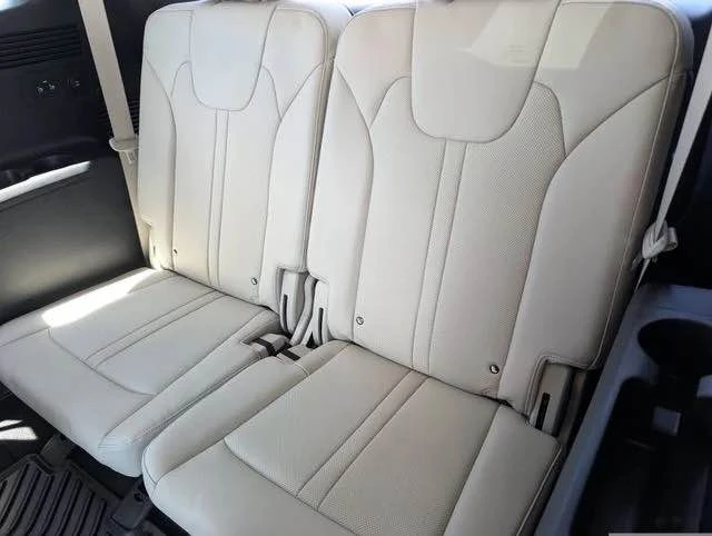 2023 Kia Sorento - Image 10 of 20