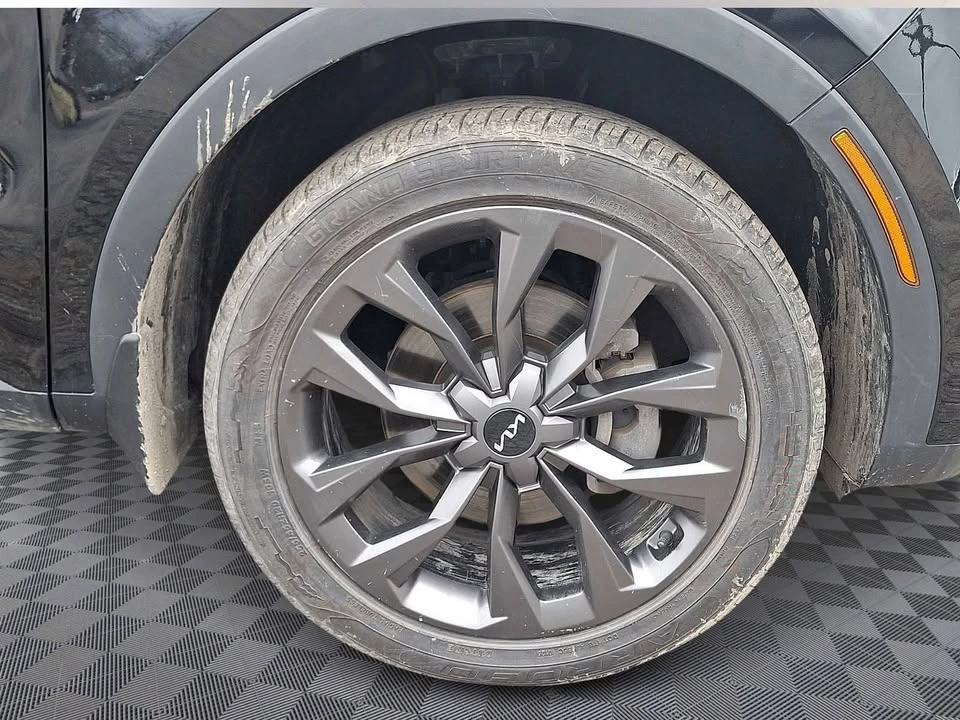 2023 Kia Sorento - Image 8 of 13
