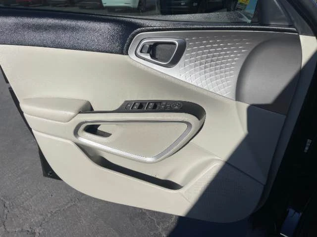 2023 Kia Soul - Image 9 of 13