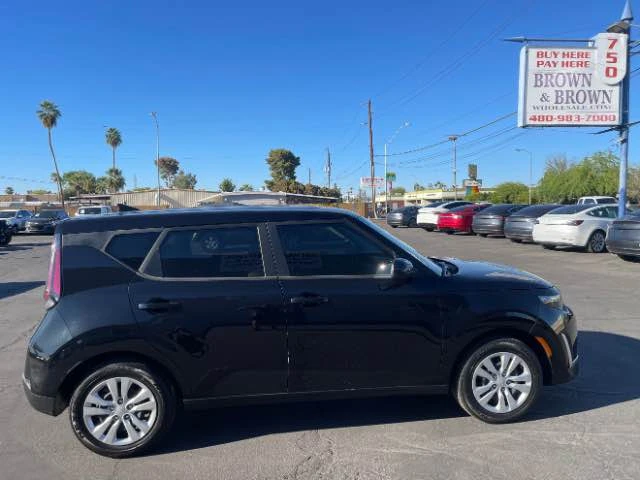 2023 Kia Soul - Image 2 of 13