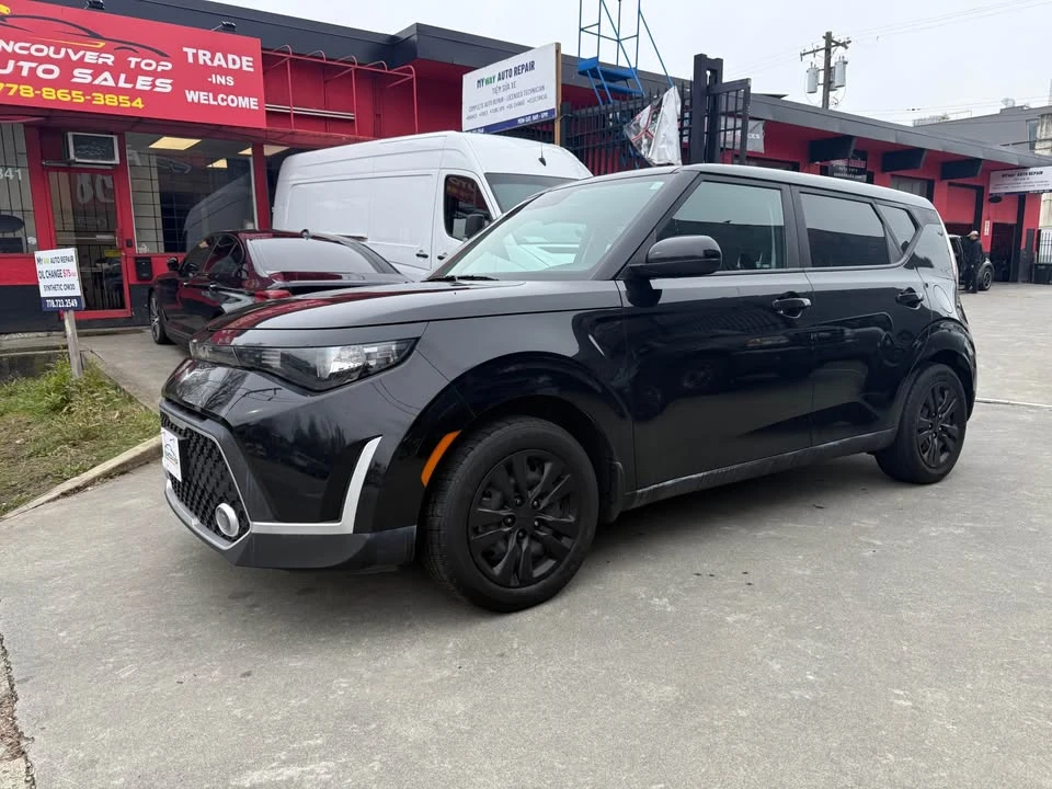 2023 Kia Soul - Image 2 of 18
