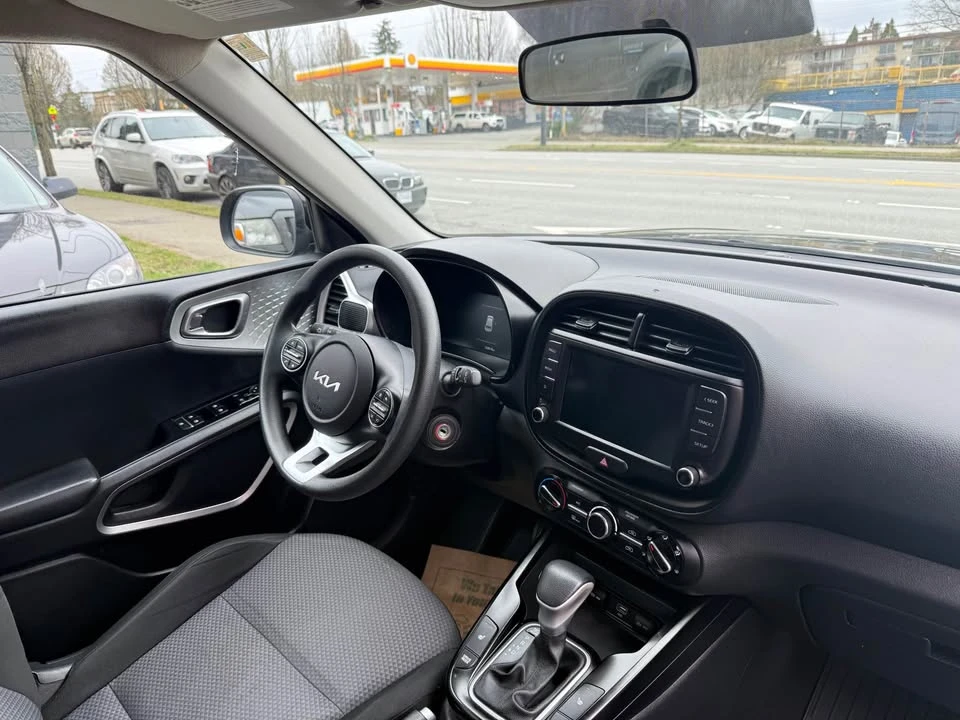 2023 Kia Soul - Image 9 of 18