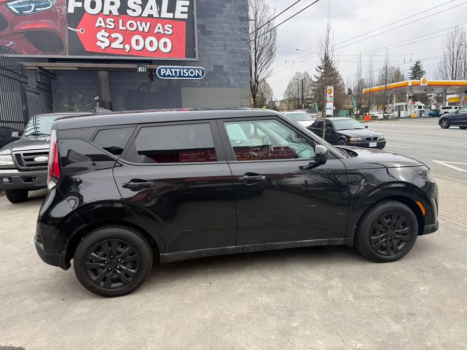 2023 Kia Soul - Image 7 of 18