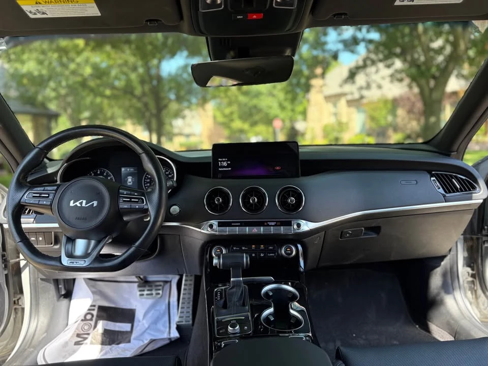2023 Kia Stinger - Image 10 of 15
