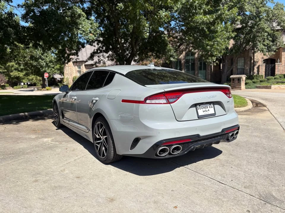 2023 Kia Stinger - Image 2 of 15