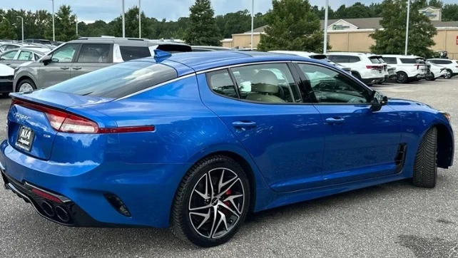 2023 Kia Stinger - Image 4 of 15