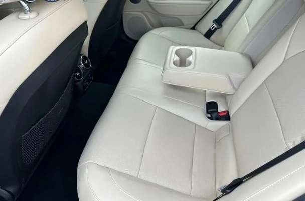 2023 Kia Stinger - Image 9 of 15